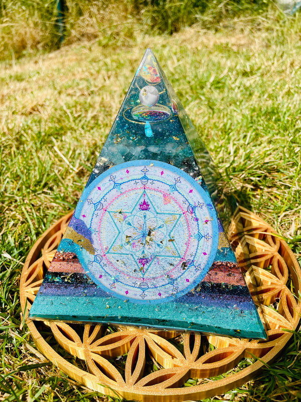 Orgonit Pyramide „Hippie“