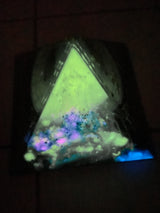 Orgonit Gyza Pyramide „turquoise glow in the dark“ - Gaia-healing.de